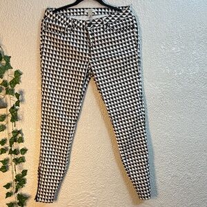 Forever 21 Black and White Houndstooth Skinny Jeans